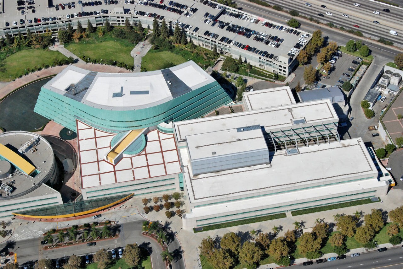 LCCA Techniques for Roofs on Complex Building Types